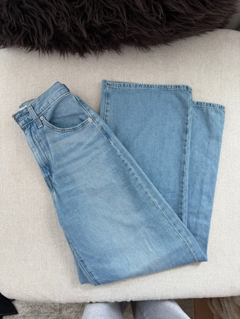 Levi's Light Blue High-Rise Straight Jeans - Picture 3 of 4